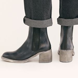 NWT Free People Essential Chelsea Boot Black